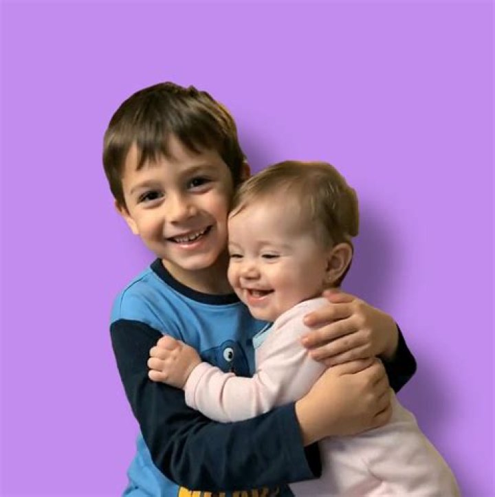 Look at those crossed legs TaylorSwiftsLegs