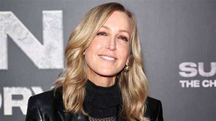 Unveiling Lara Spencer's Stature: How Tall Is The TV Host?